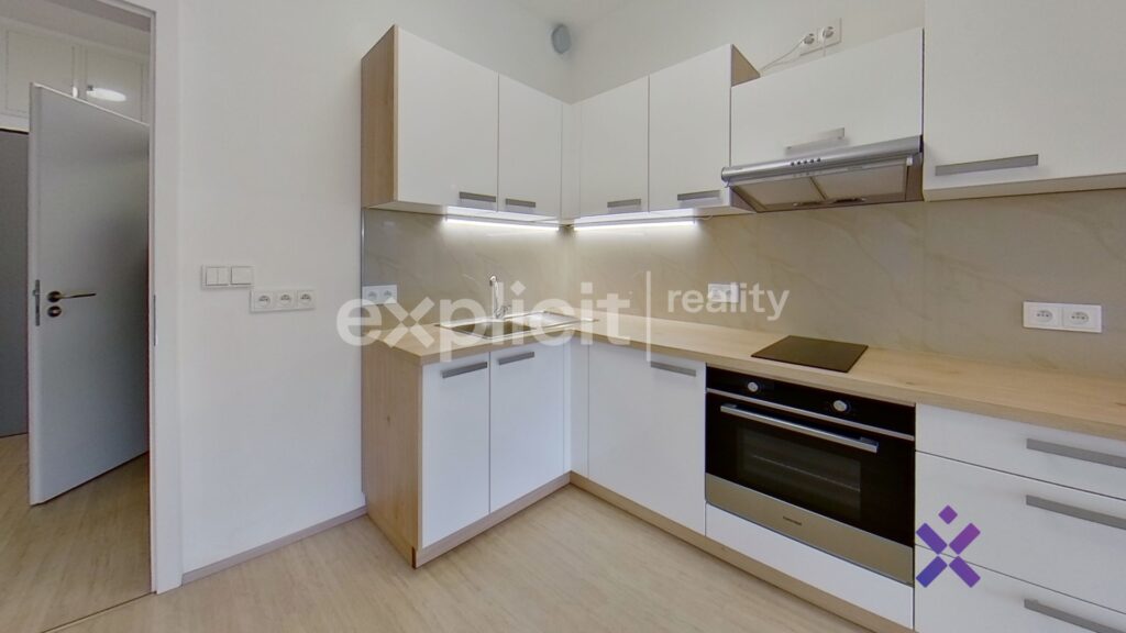 Dalibor-Stribny-Realitni-makler-nejlepsi-MM-Zlin-EXPLICIT-REALITY-12.jpeg